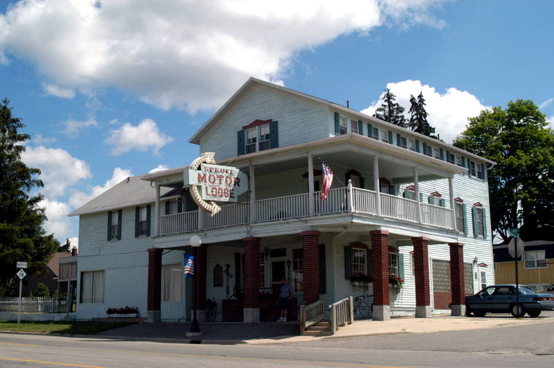 Spruce Motor Lodge - 2003 Photo From Me (newer photo)